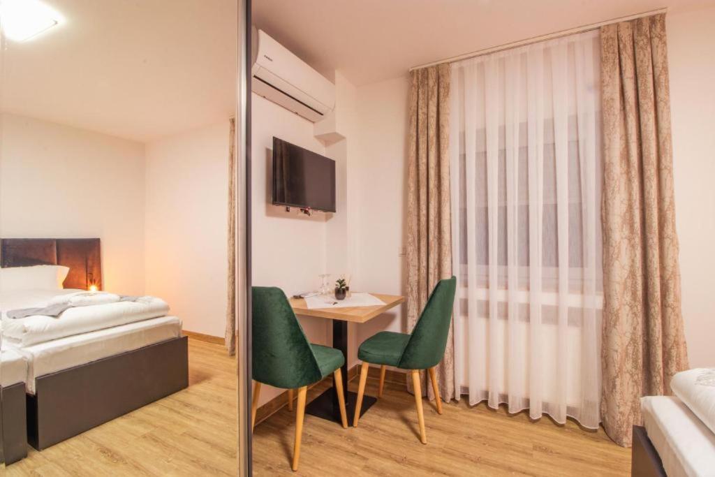 Hotel Dona 베르기슈글라트바흐 외부 사진